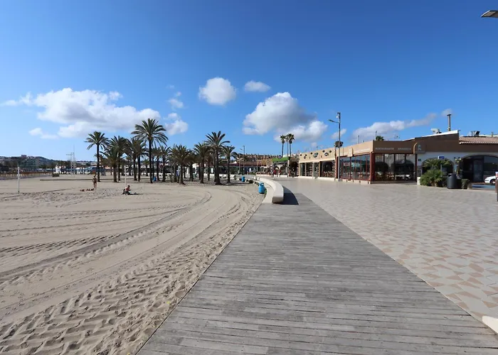 A Un Paso Del Mar Con Servicios Y Piscina
