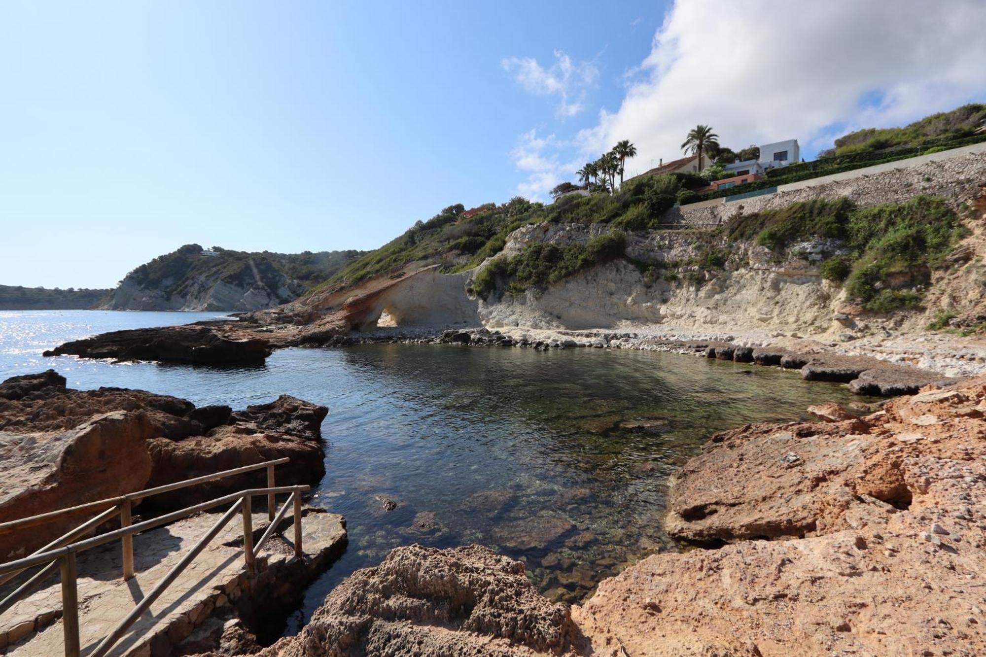 A Un Paso Del Mar Con Servicios Y Piscina Javea
