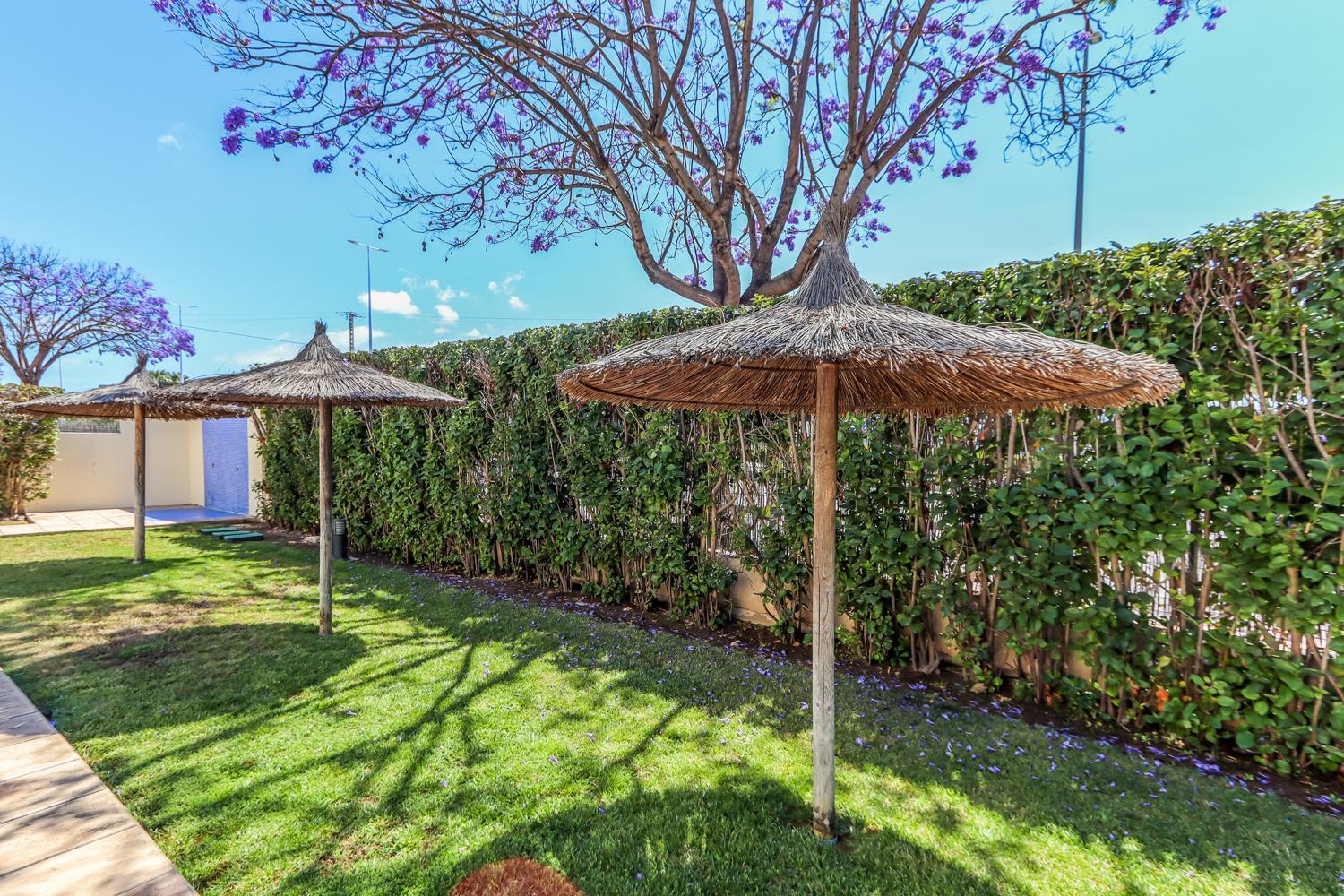 A Un Paso Del Mar Con Servicios Y Piscina